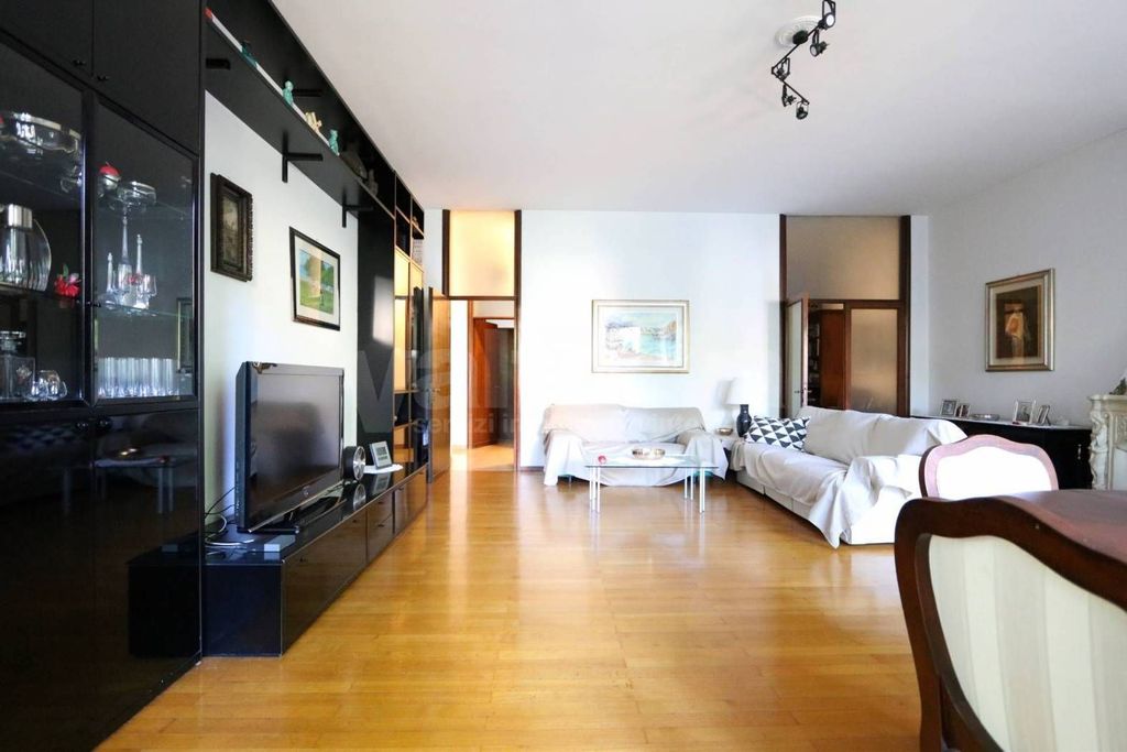 Prestigioso appartamento in vendita Via Leopardi, 12, Monza, Lombardia