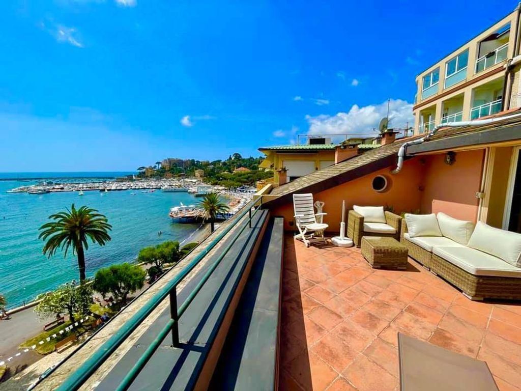 Luxury penthouse for sale in Lungomare Vittorio Rapallo