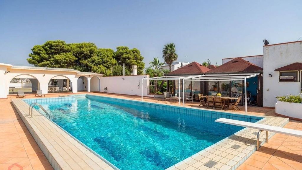 Luxury Villa for sale in Viale Unione Sovietica, 22, Mazara del Vallo