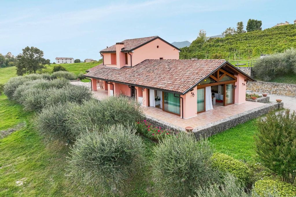 Prestigiosa villa di 380 mq in vendita, Via Liberazione, Refrontolo, Veneto