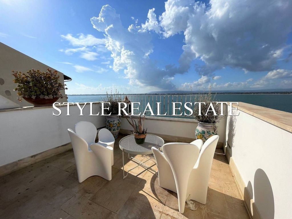 Prestigioso appartamento di 230 m² in vendita Via Castello Maniace, Siracusa, Sicilia