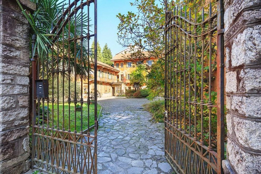 Престижный дом в продажа Via Carlo Sperati, 13, Miasino, Provincia di Novara, Piemonte