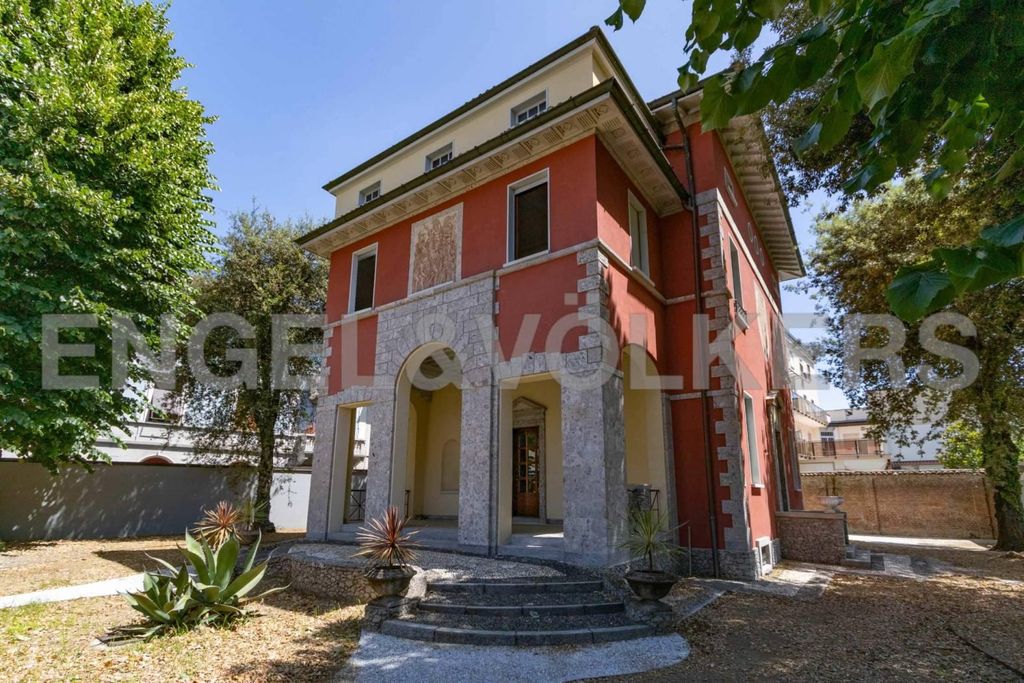 Esclusiva villa di 441 mq in vendita Via Quintino Sella, Busto Arsizio, Lombardia