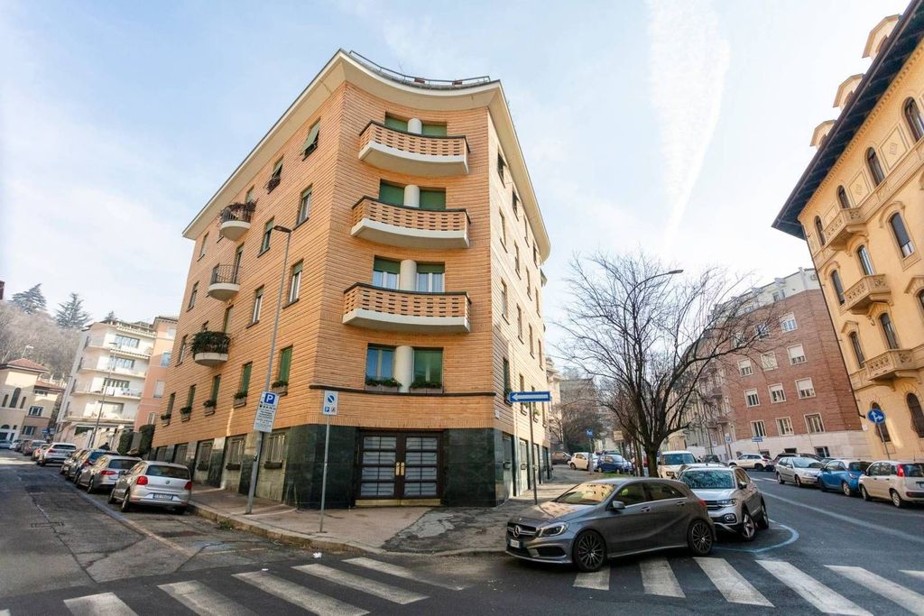 Appartamento di prestigio di 188 m² in vendita Via Casteggio, 8, Torino, Provincia di Torino, Piemonte