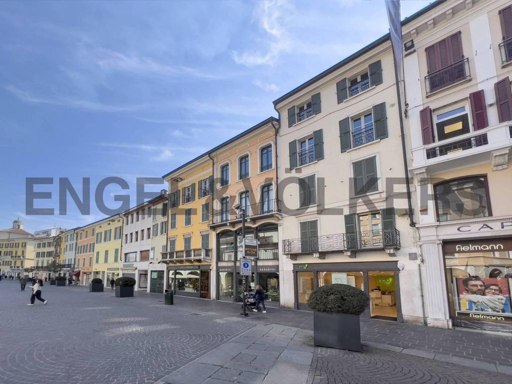 Appartamento di prestigio di 439 m² in vendita Corso Giuseppe Zanardelli, Brescia, Lombardia