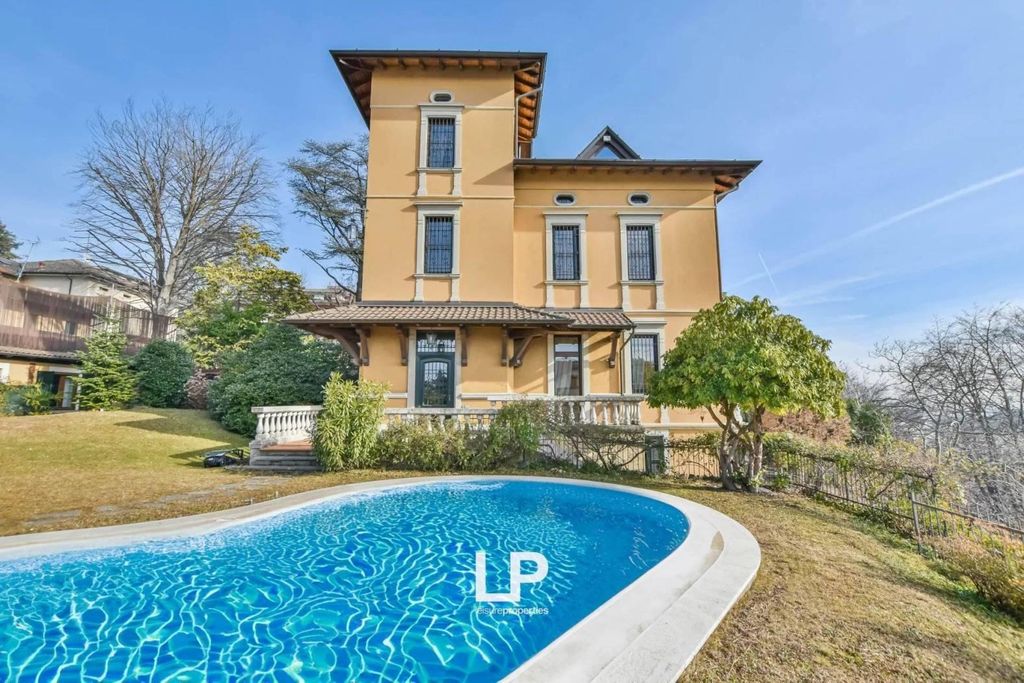 Esclusiva villa di 480 mq in vendita Via Guido d'Arezzo, 8, Varese, Lombardia