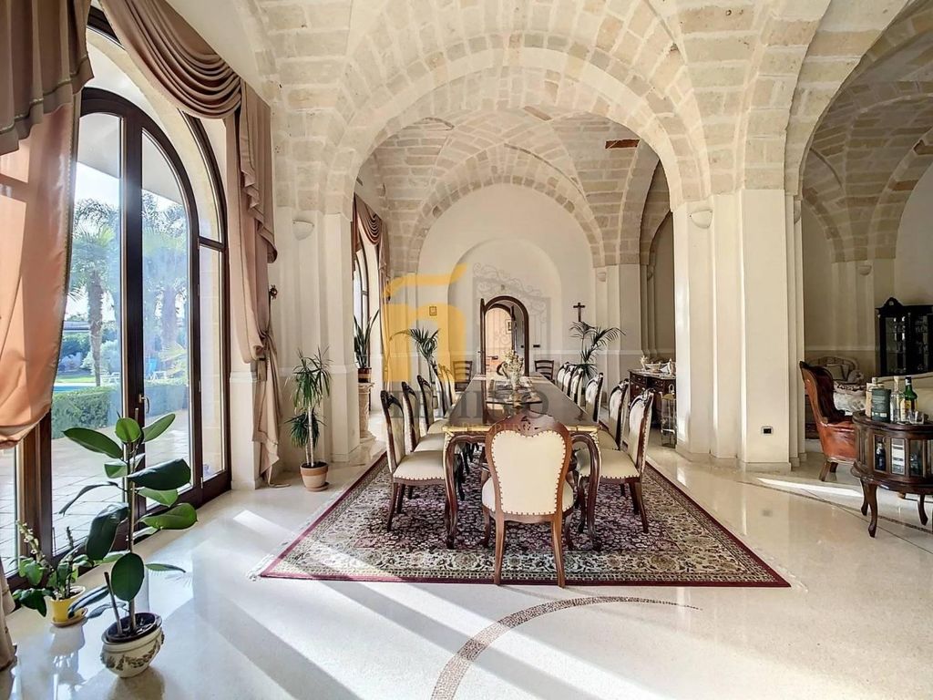 Villa di 494 mq in vendita via giulio cesare, San Donaci, Brindisi, Puglia
