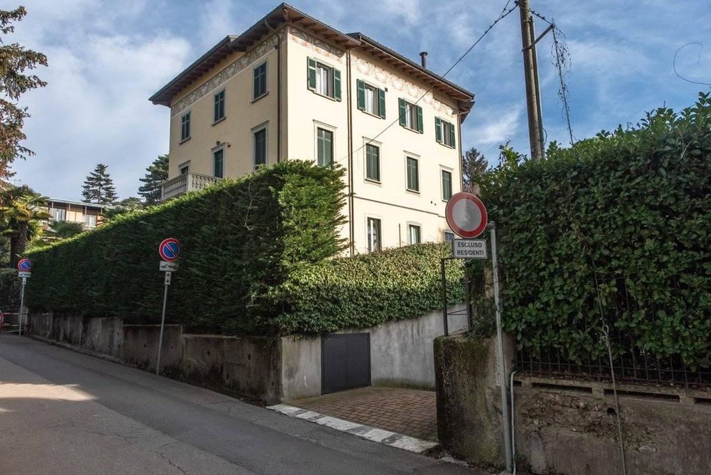 Appartamento di prestigio di 277 m² in vendita Via Timavo, 7, Varese, Lombardia