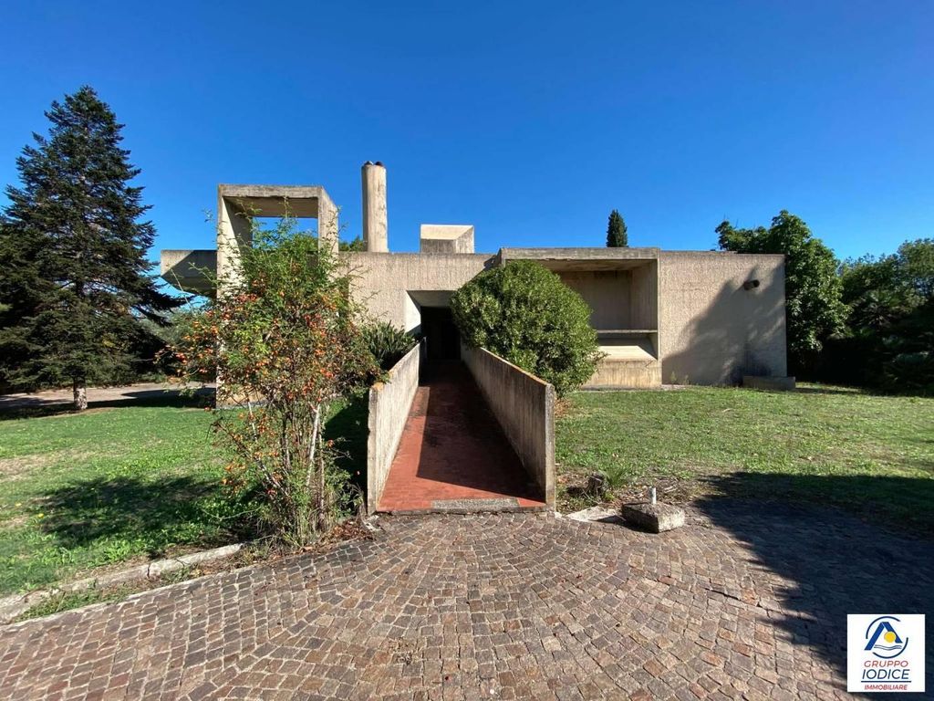 Prestigiosa villa di 335 mq in vendita, via Nascosa 2233, Latina, Lazio