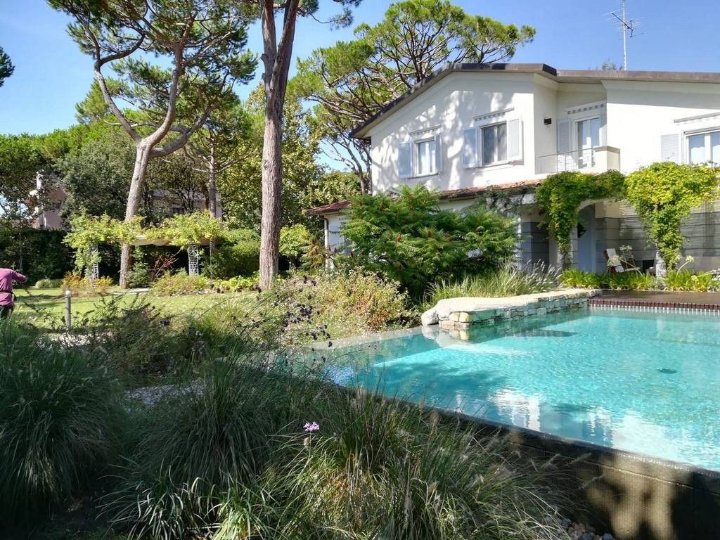 Prestigiosa villa di 460 mq in affitto Via Alessandro Tassoni, 10, Montignoso, Toscana