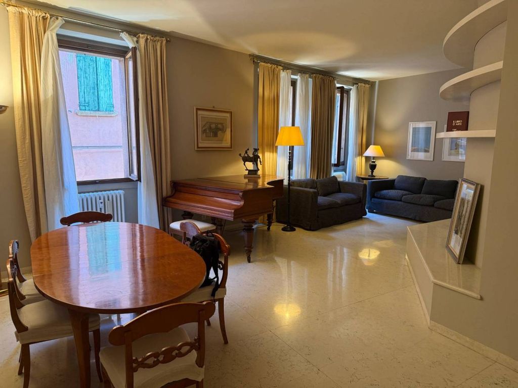 4 room luxury Apartment for rent in Bologna, Italy