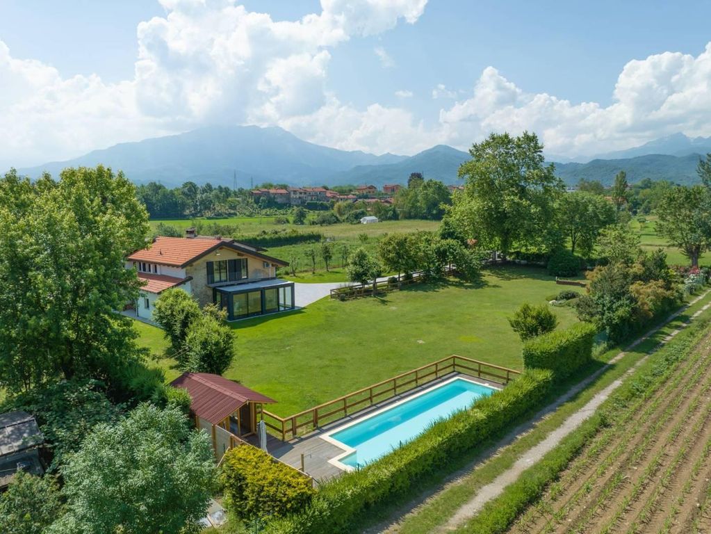 Luxury Villa for sale in Via Bisalta, 12, Cuneo, Provincia di Cuneo