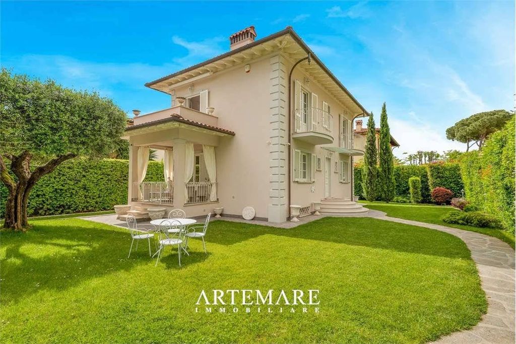 Prestigiosa villa di 250 mq in affitto Via Marche , 17, Pietrasanta, Toscana