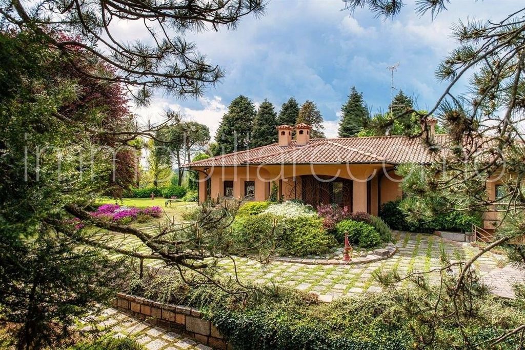 Prestigiosa villa di 300 mq in vendita, via Mascagni, Fino Mornasco, Como, Lombardia