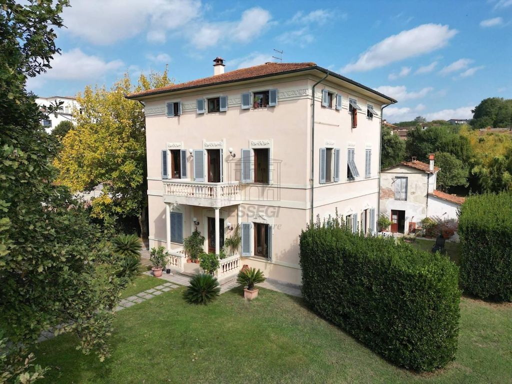 Prestigiosa villa di 390 mq in vendita, Via Roma, Porcari, Lucca, Toscana