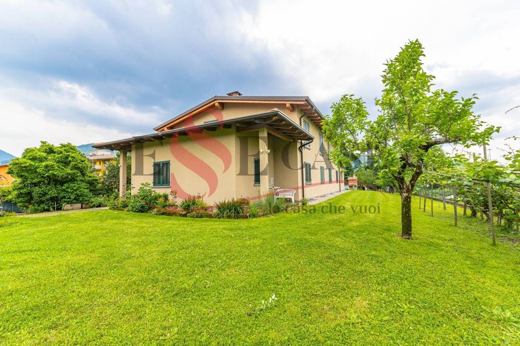 Esclusiva villa di 430 mq in vendita Via Rotone, 27, Nembro, Lombardia
