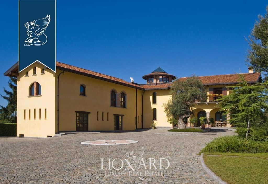 Prestigiosa villa di 1200 mq in vendita Montano Lucino, Lombardia