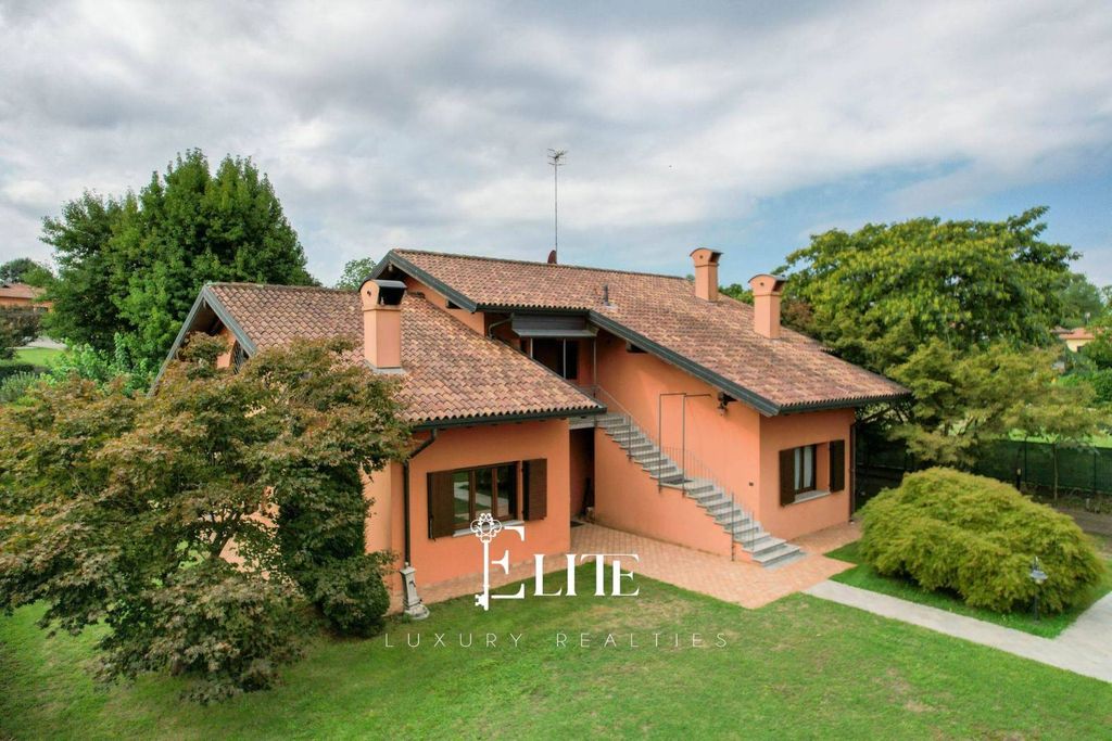 Hiša, 439 m²