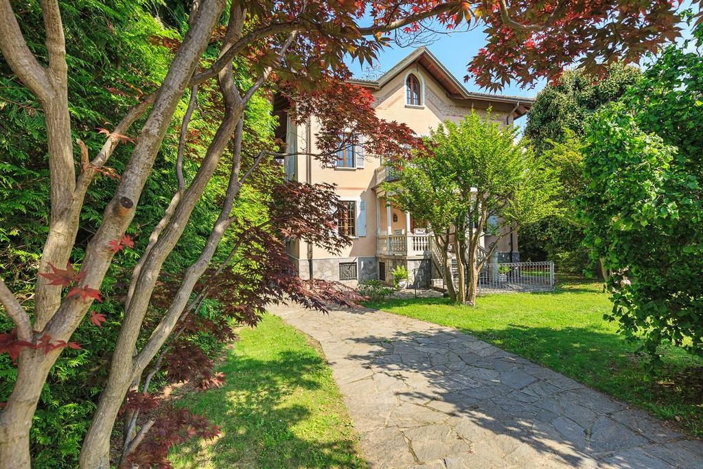 Esclusiva villa di 470 mq in vendita Via Monte Rosa, 86, Invorio, Piemonte
