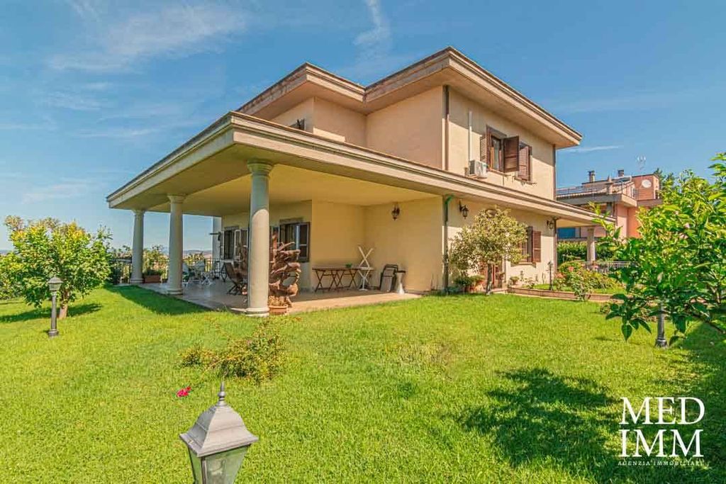 Prestigiosa villa di 462 mq in vendita, Via Fulvio Tomassucci, Viterbo, Lazio