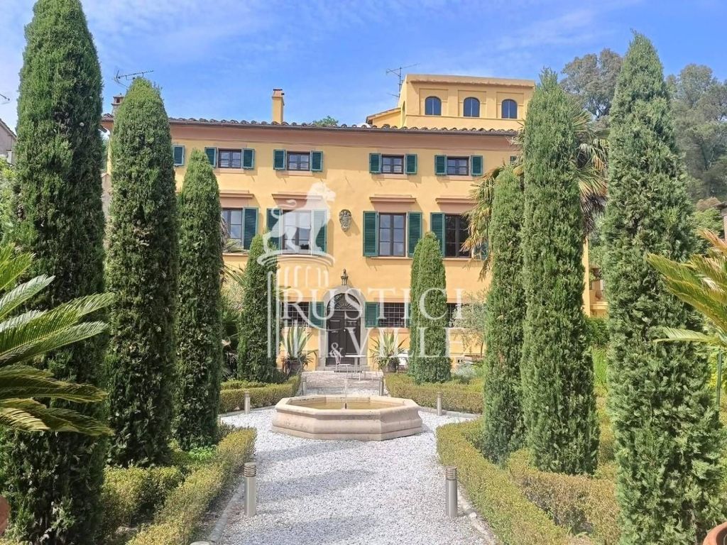 Prestigiosa villa di 850 mq in vendita, Via di Castiglioncello, Lucca, Toscana