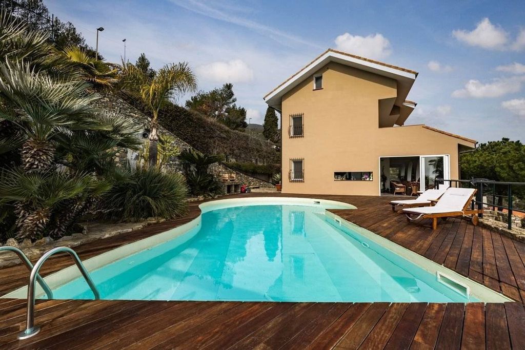 Prestigiosa villa di 336 mq in vendita Via strada Martina Noce, 42, Ospedaletti, Liguria