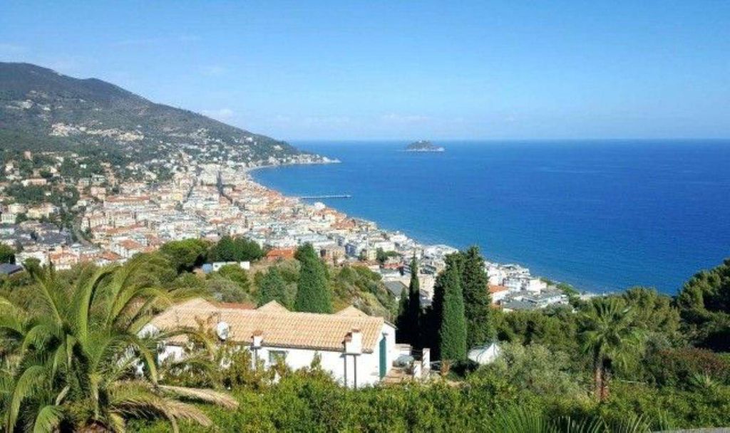 5 room luxury Villa for sale in Borri s.n.c, Alassio, Provincia di