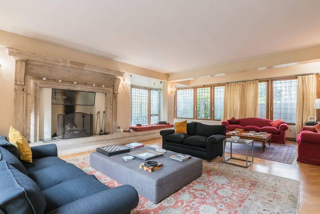 Luxury Villa for sale in Via della Camilluccia, Rome, Latium