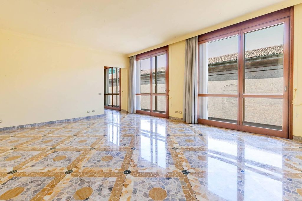 Prestigioso appartamento di 260 m² in affitto Via San Primo, Milano, Lombardia