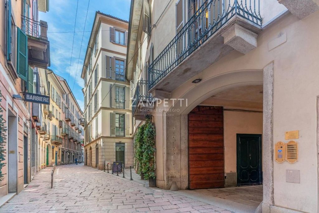 Prestigioso appartamento di 185 m² in vendita Via San Maurilio, Milano, Lombardia