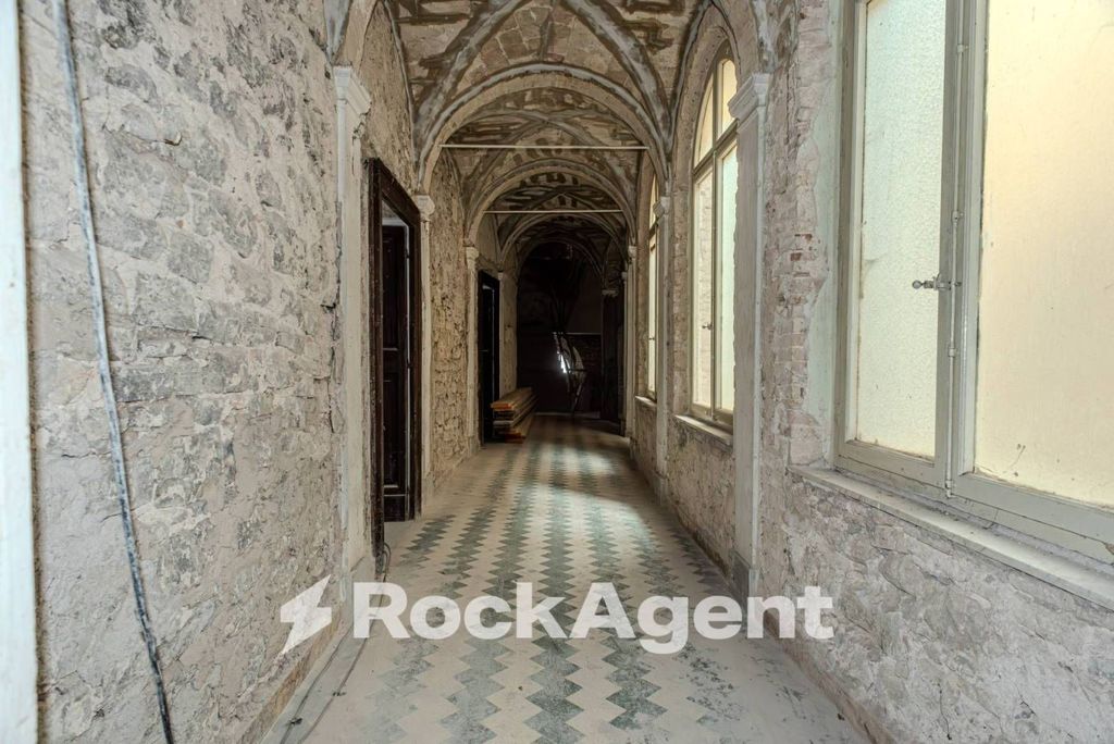 Château · Castle in Baschi