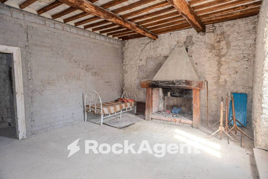 Château · Castle in Baschi