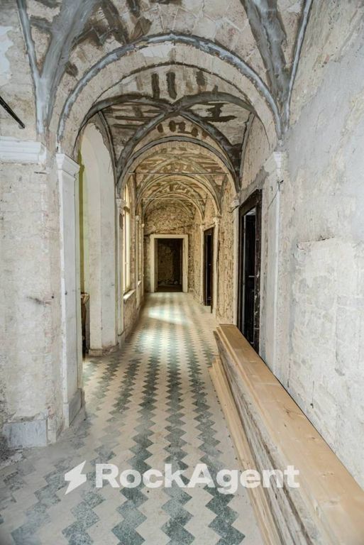 Château · Castle in Baschi