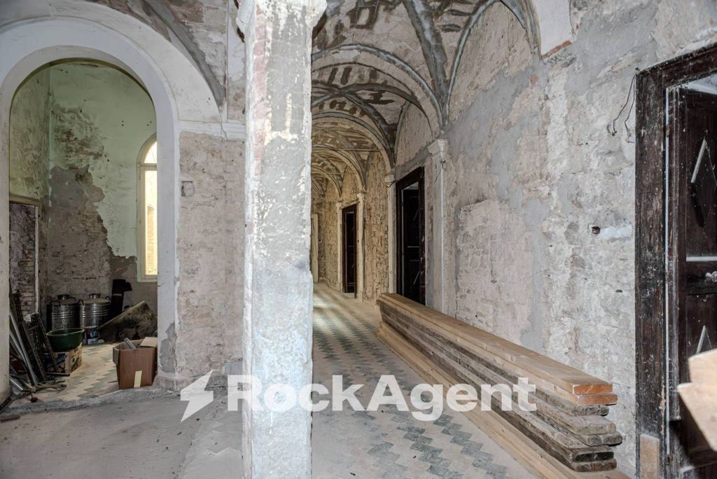 Château · Castle in Baschi