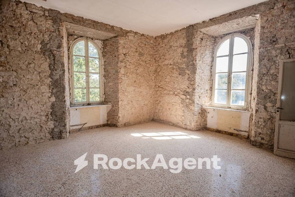 Château · Castle in Baschi