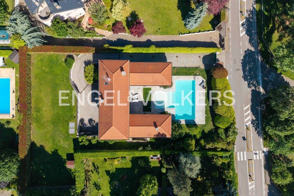 Luxury Villa for sale in Via Pasquale Sottocorno, Gallarate, Lombardy - Vista 2