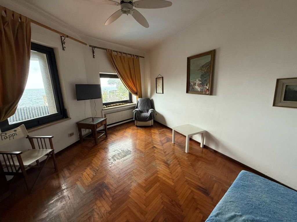 3 room luxury Apartment for rent in Via Franco Alfano, Naples, Campania - Vista 2