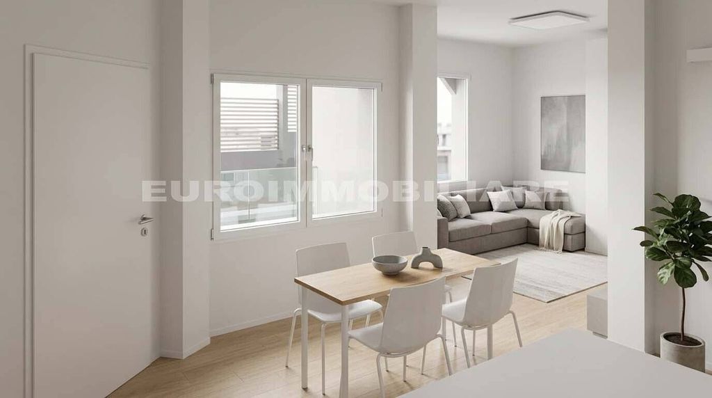 Luxury Flat for sale in Via Desenzanino, 18, Desenzano del Garda, Provincia di Brescia, Lombardy - View 2