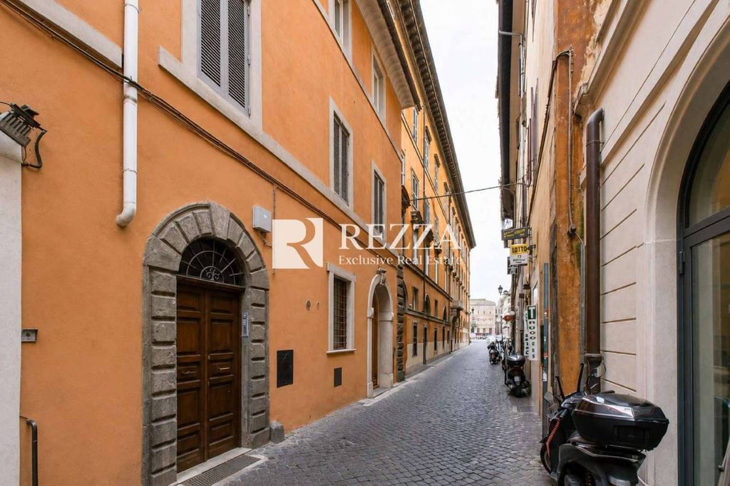 Exclusive office for rent in Via dei Santi Apostoli, Rome, Latium - Vista 2