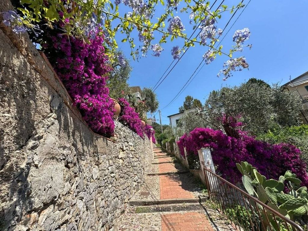 5 room luxury Villa for sale in Via della Pace, 40, Lerici, Provincia di La Spezia, Liguria - View 2