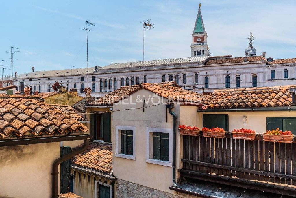 Luxury Flat for sale in Campo Santi Filippo e Giacomo, Venice, Veneto - Vista 2