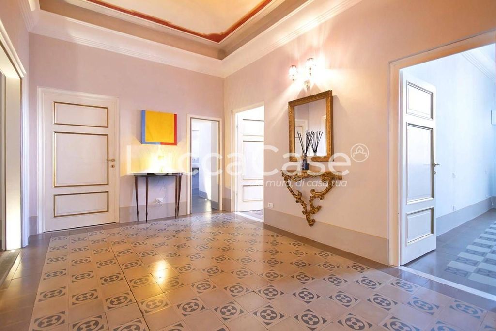 5 room luxury Apartment for sale in Via V. Veneto, , 16, Lucca, Tuscany - Vista 2