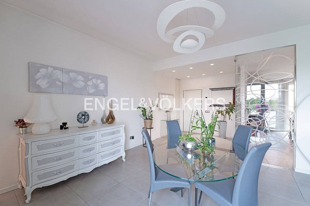 4 room luxury Apartment for sale in Via Francesco Primaticcio, 217, Milan, Lombardy - Vista 2