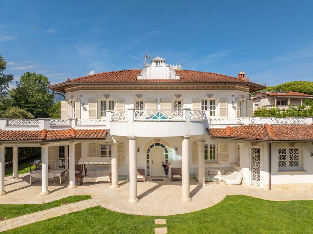 Luxury Villa for sale in Via Ardegno Soffici, Forte dei Marmi, Tuscany - Vista 2