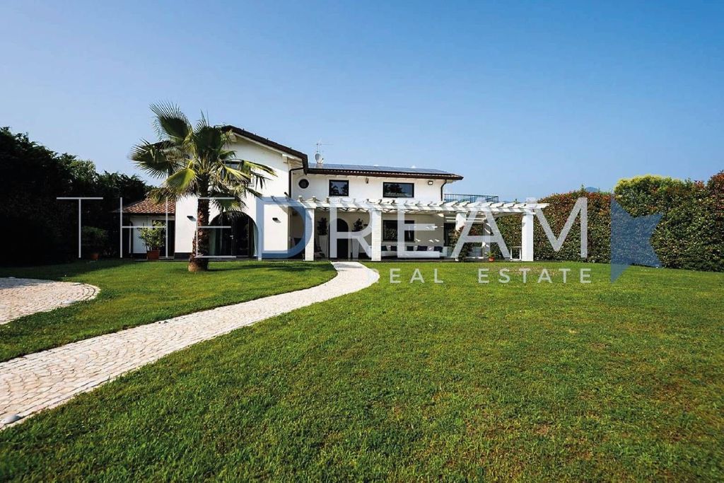 Luxury Villa for sale in Via Tonfano, 78, Pietrasanta, Provincia di Lucca, Tuscany - Vista 2