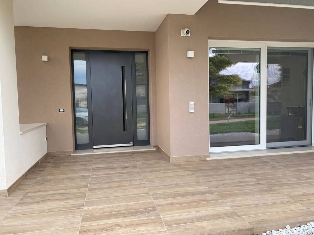 5 bedroom luxury Villa for sale in Via Italia, Fiesso d'Artico, Venice, Veneto - View 2