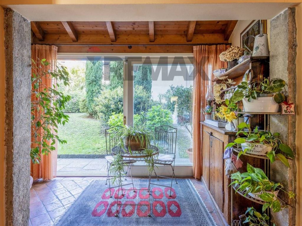 5 bedroom luxury Villa for sale in Via Alle Monache, Verbania, Piedmont - Vista 2
