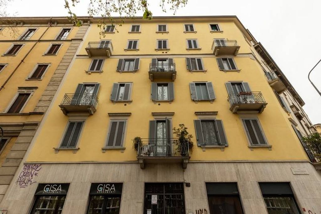 3 room luxury Flat for sale in Viale Francesco Crispi, 15, Milan, Lombardy - Vista 2