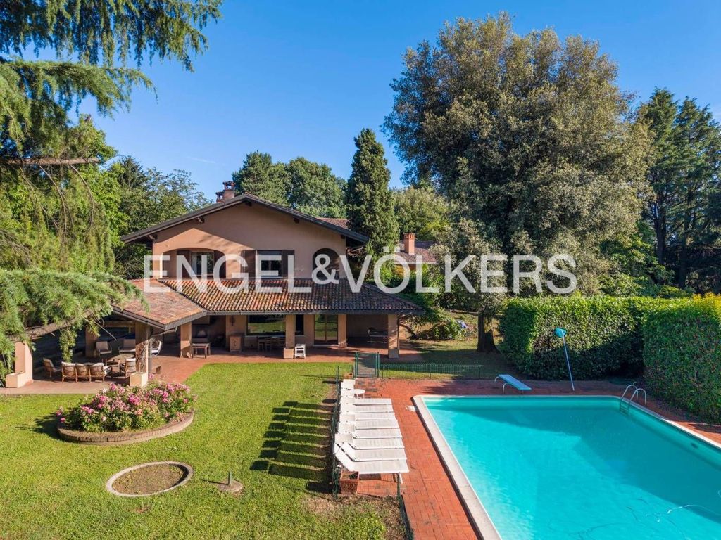 7 bedroom luxury Villa for sale in Via dei Mille, 10, Monticello Brianza, Provincia di Lecco, Lombardy - View 2