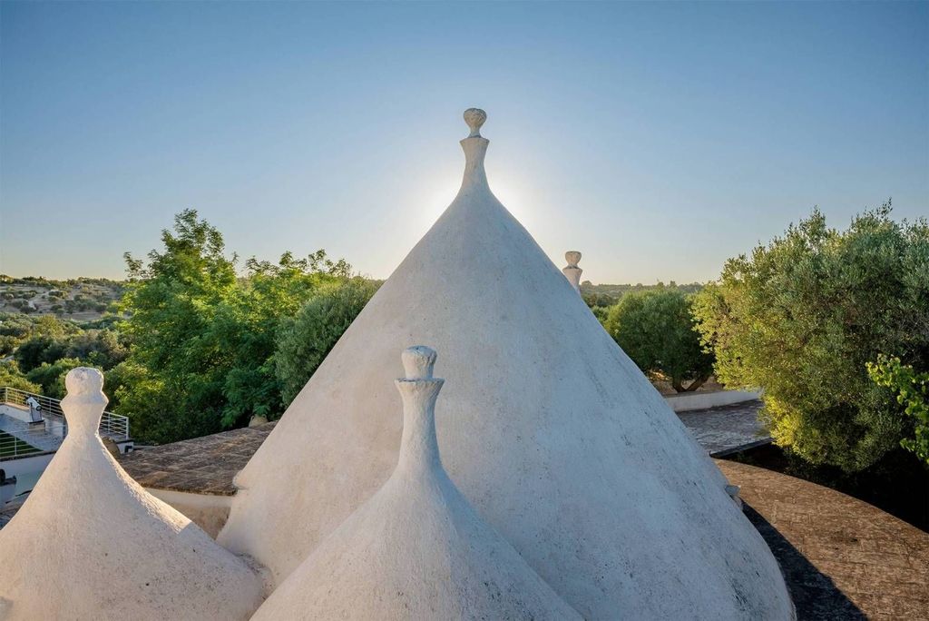 7 bedroom luxury Villa for sale in Contrada Cervarolo, snc, Ostuni, Apulia - View 2